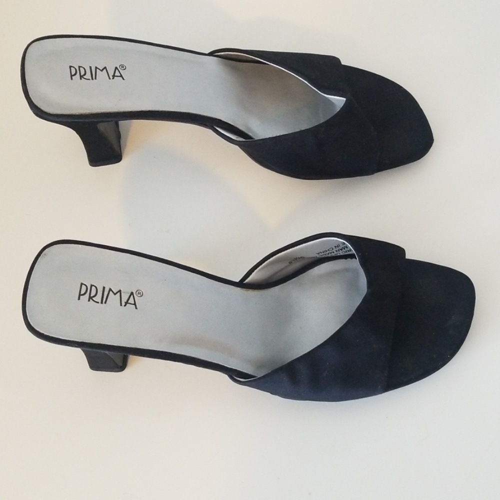 Black low thick heel sandal / pumps